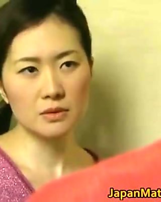 Japanese mature woman is a beauty
