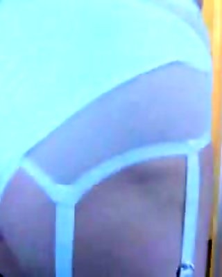 Mature leggy lady undresses