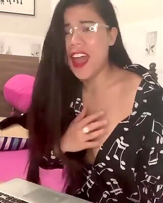 Cô_ giá_o bí_ch ph    ng thè_m cuto