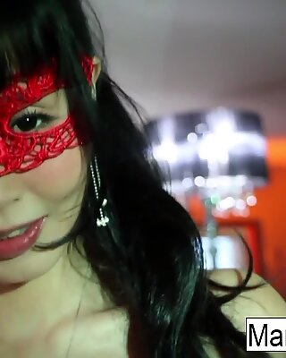 Marica Hase dalam Pakaian Dalam Sexy Dalam melancap di cermin