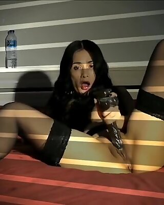 Misslawanda يعرف أن توم مختلس النظر يتم مشاهدته